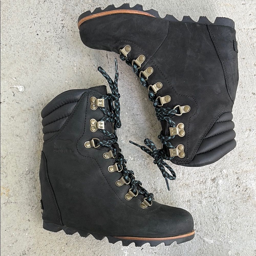 Sorel Conquest wedge boots